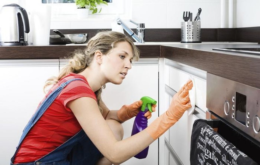 Чем отмыть жир на кухне: 6 самых эффективных способов