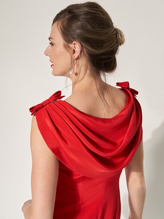 Модель винтажного платья-футляр спинка