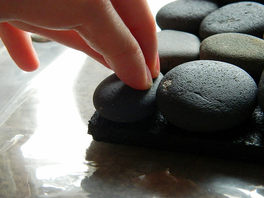 Как сделать массажный коврик с камнями