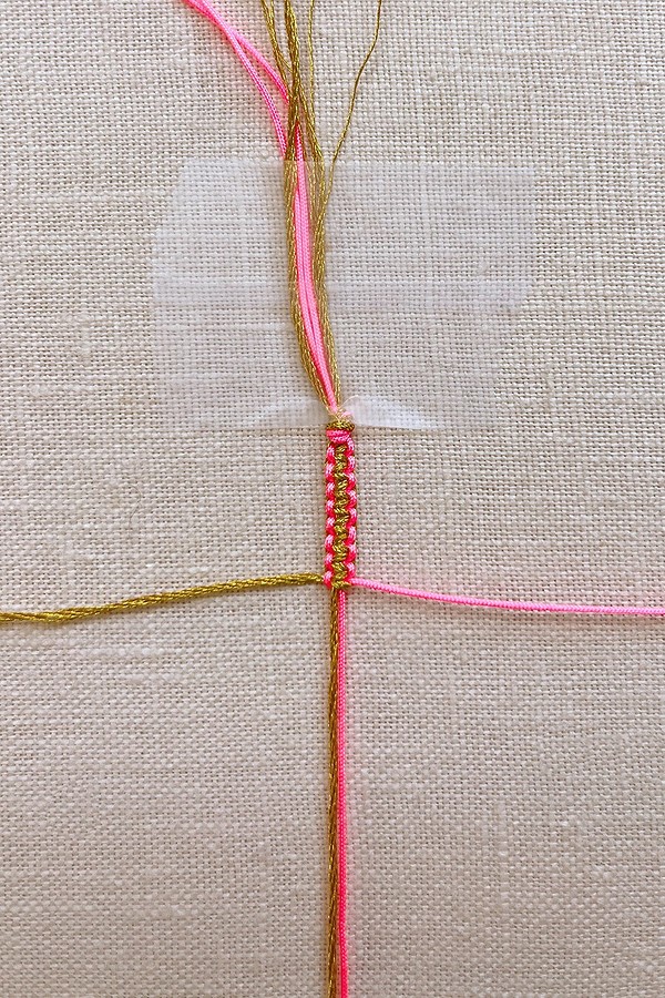 Плетение браслета с бабочкой в технике макраме: мастер-класс