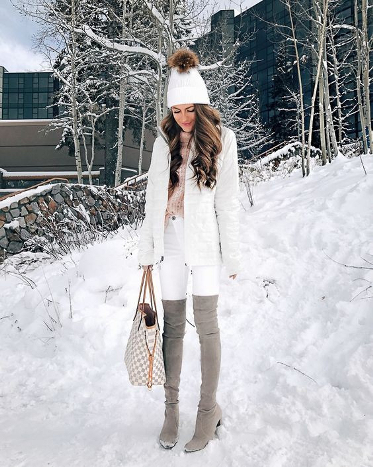 Белая куртка женская с чем носить зимой