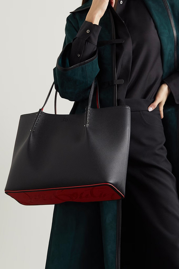 7 способов носить большую сумку, чтобы выглядеть модно