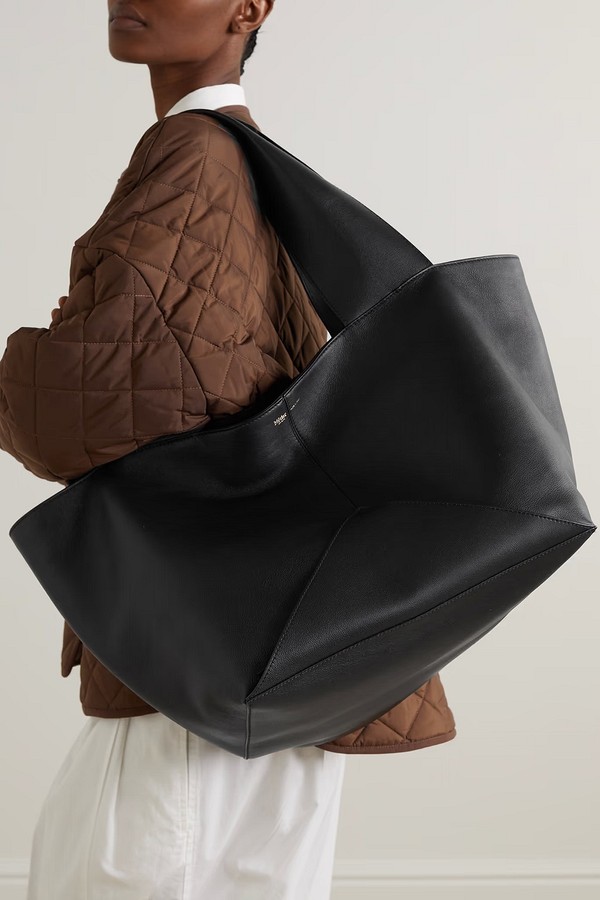 7 способов носить большую сумку, чтобы выглядеть модно