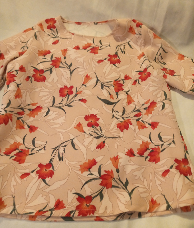 Цветочная блузка и сливочного цвета юбка от MargaritaKv
