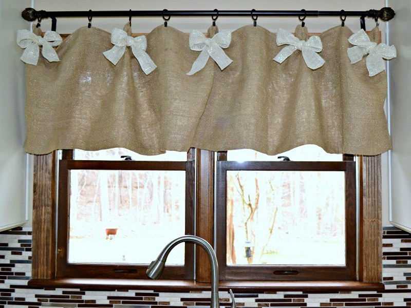 Как сшить красивые шторы на кухню своими руками?