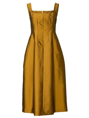 манекен приталенного платья-сарафана