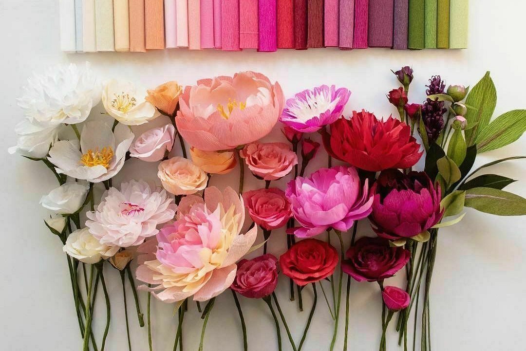 Цветы из гофрированной бумаги для декора