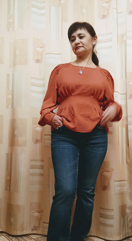 Оранжевая блузка от Моника