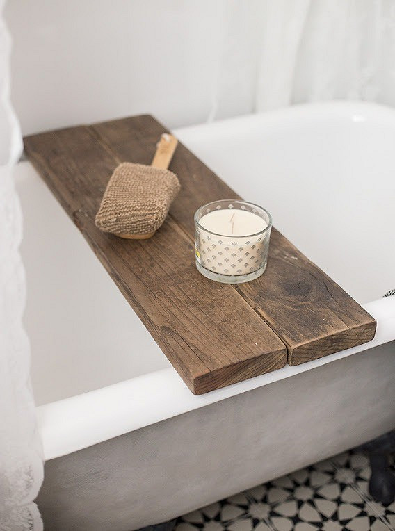 Не хуже дизайнерских: 10 поделок для ванной комнаты, которые можно сделать своими руками