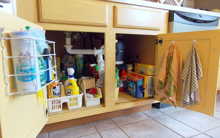 Чистота в кухонных шкафах: 8 небанальных лайфхаков