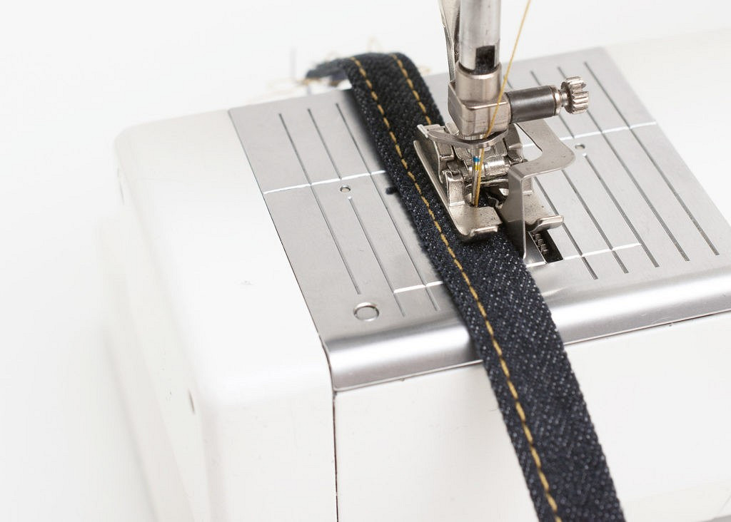 Как сшить джинсы самостоятельно: выбор материала, раскройка и шитье