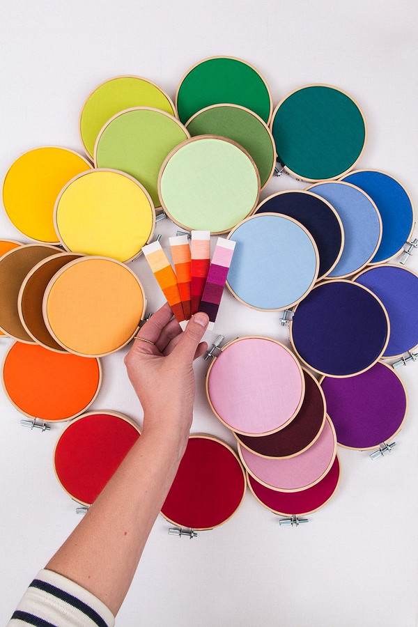 Вышивка как способ научиться сочетанию цветов: рукодельный блог недели