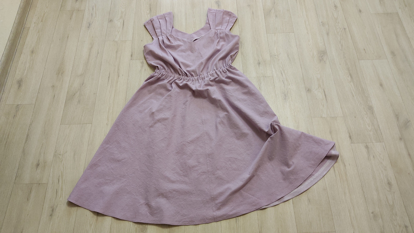 Платье оттенка луговых цветов от Домино