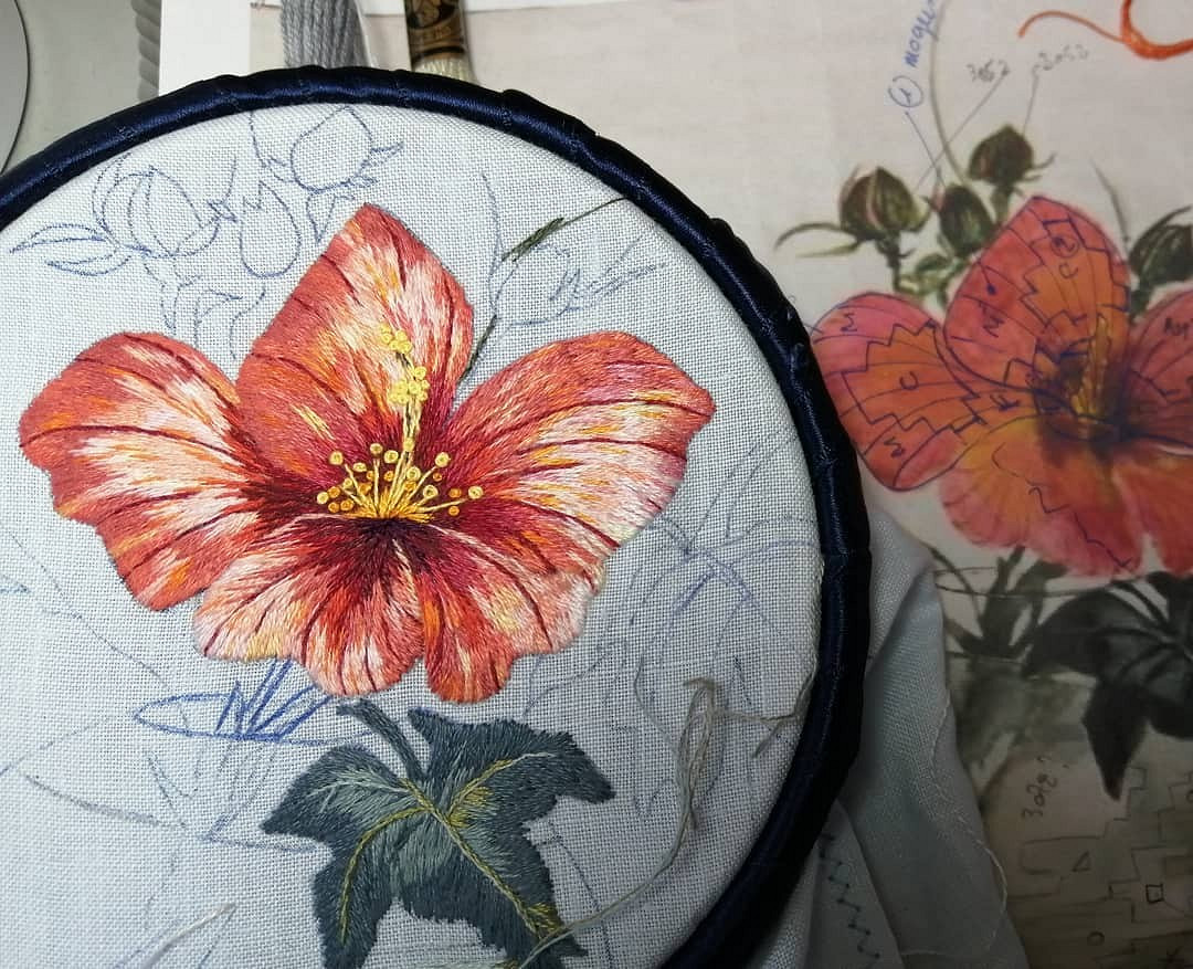 Искусные вышивки великолепных цветов и не только: рукодельный блог недели
