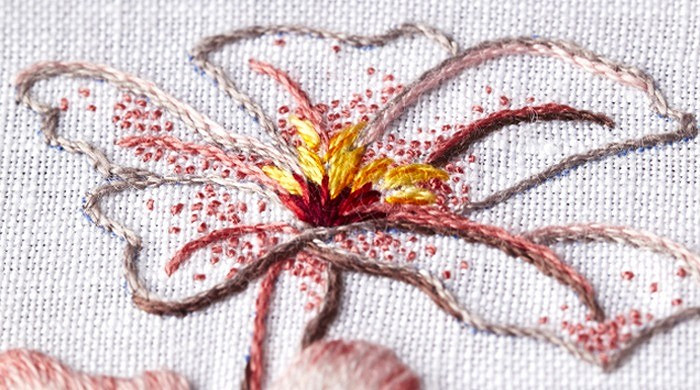 Искусные вышивки великолепных цветов и не только: рукодельный блог недели