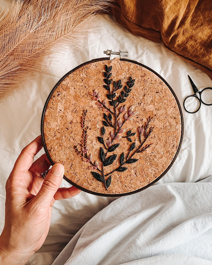 Очарование полевых цветов на вышивках в деревенском стиле: рукодельный блог недели