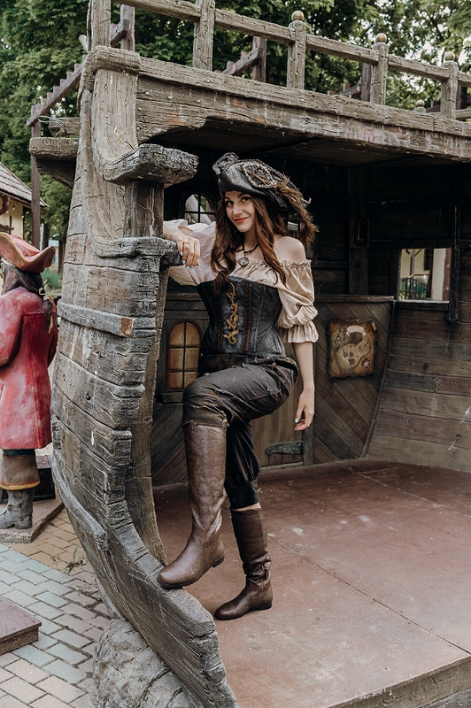 Пиратский костюм от Sasha Oshis