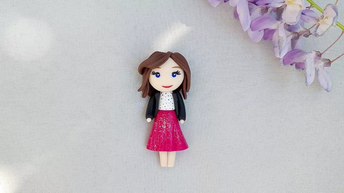 Как сделать одежду для кукол из пластилина?