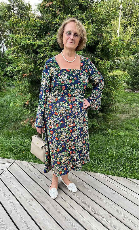Платье с расклешенными рукавами от Валентина Мельникова