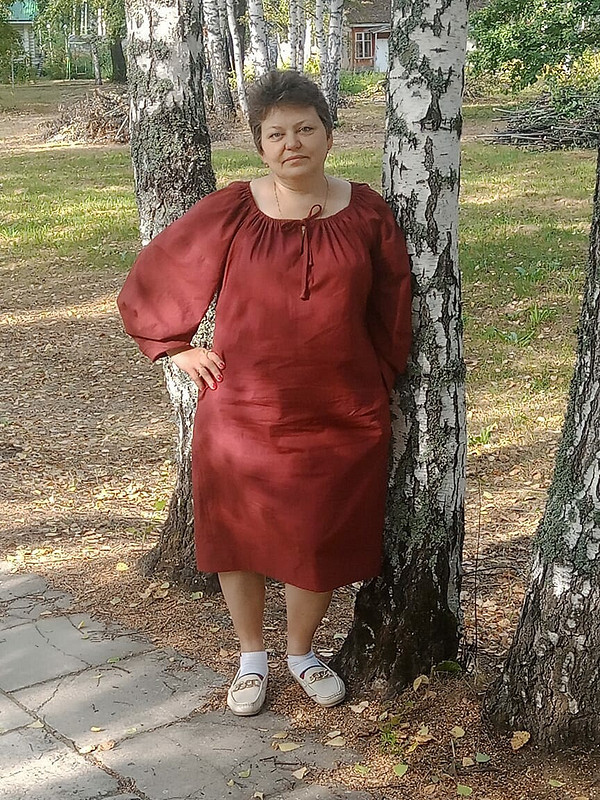 Платье прямого силуэта с красивым рукавом от Елена Плотникова