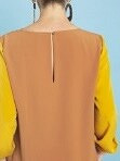 Спинка двухцветной блузки