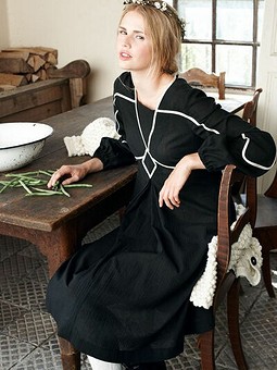 Платье оригинального кроя №130 — выкройка из Burda 12/2012