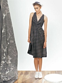 Платье с перекрученными деталями №108 B — выкройка из Burda 3/2012