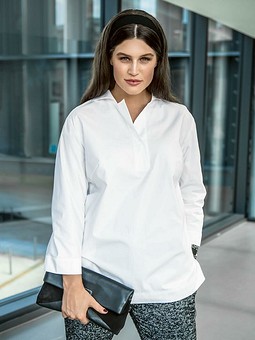 Блуза свободного кроя с застежкой поло  №133