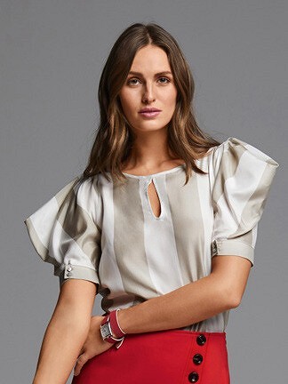 Блузка с объемными рукавами жиго