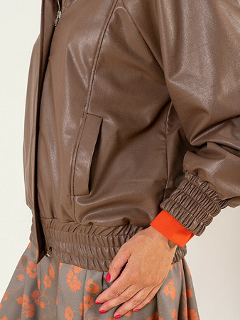 Кожаная куртка с прорезными карманами в стиле 80-х