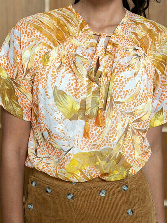 Блузка со сборками вид спереди