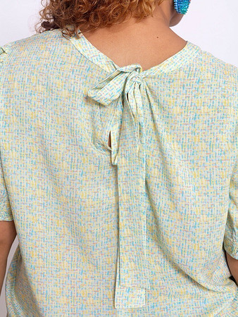 Блузка с рукавами-фонариками вид сзади