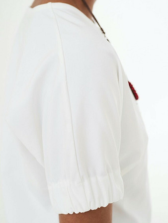 Блузка с цельнокроеными короткими рукавами