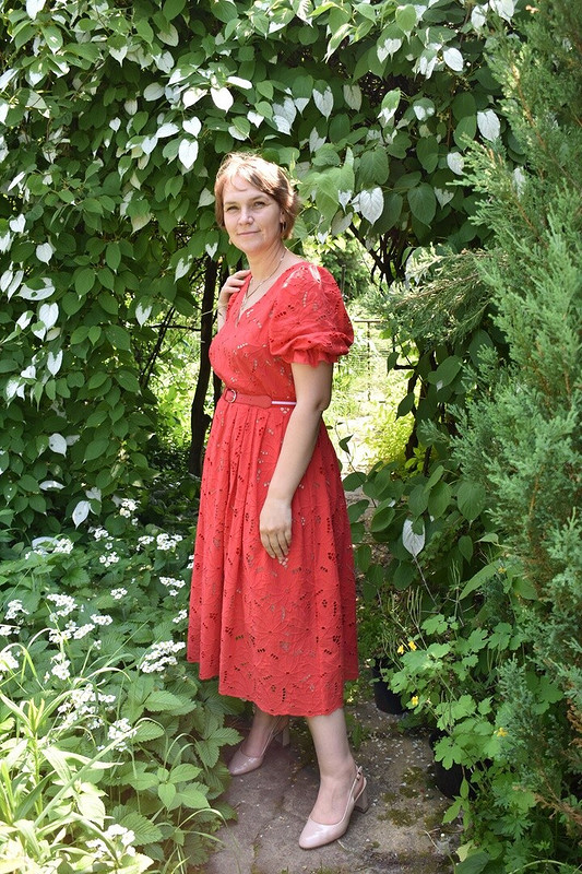 Платье из красного шитья от mamaEva