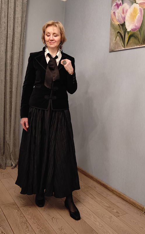 Магия чёрного: две юбки от Vikkilevit