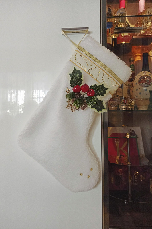 Новогодний сапожок своими руками: создаем главную деталь зимнего декора | HOCHU.UA