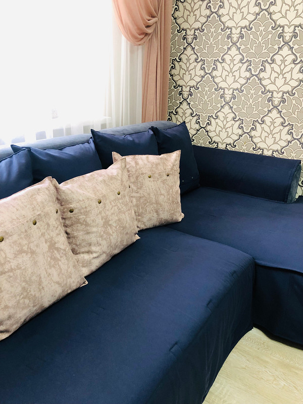 Комплект накидок и подушек для дивана «Глубокий синий» от Julietta Vizer