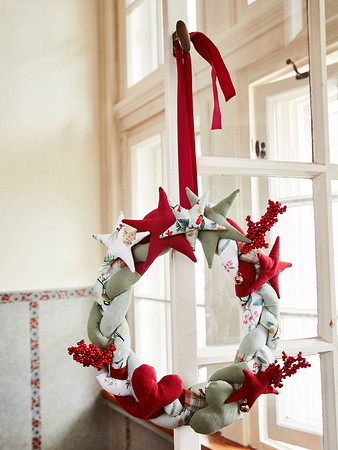 Модель текстильного рождественского венка декор окна