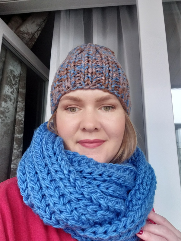 Женщины из Нижневартовска сшили теплые шапки и снуды для мобилизованных