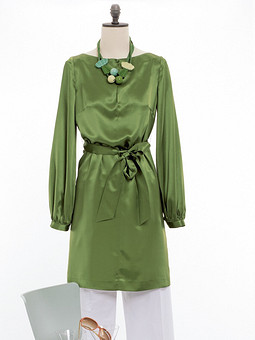 Платье-туника с завязывающимся поясом №128 — выкройка из Burda 1/2010