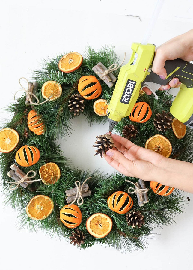 Как сделать новогодний венок с сушеными апельсинами