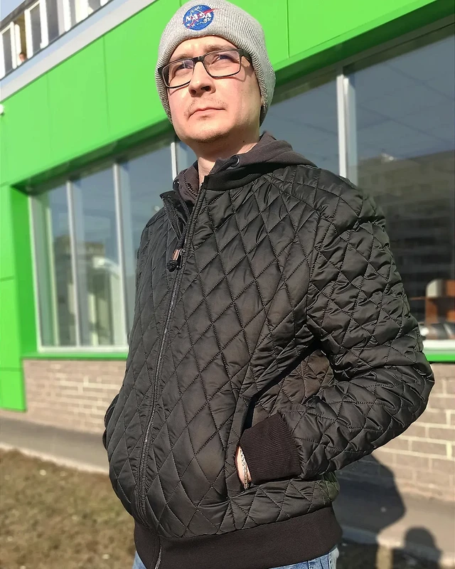 Стеганая куртка бомбер от Александра Машарова 