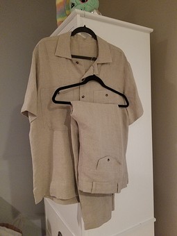 Работа с названием Льняной мужской комплект: брюки и рубашка