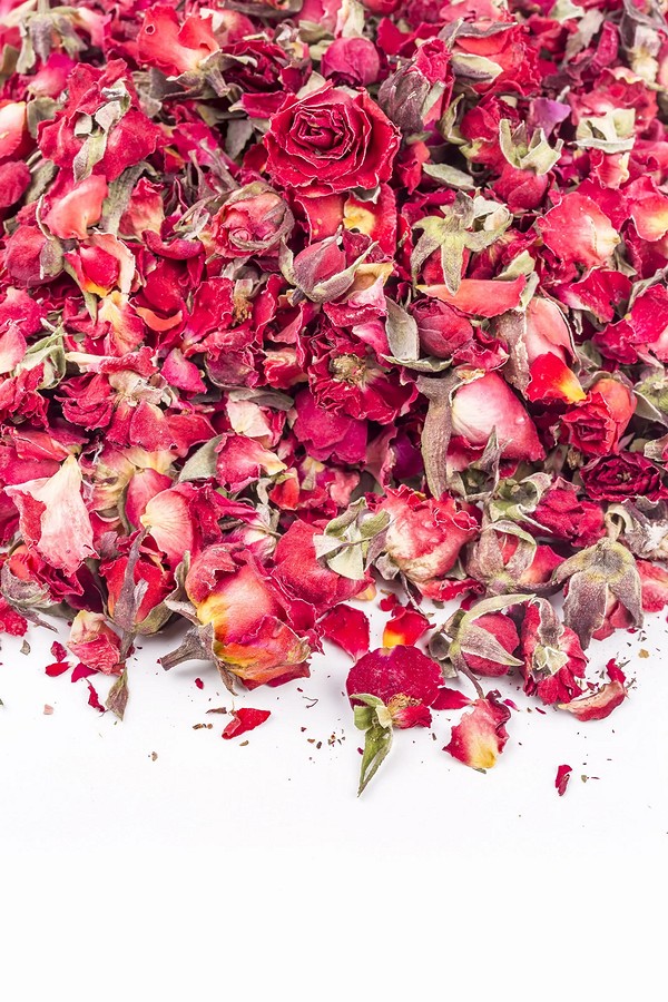 Что сделать из роз и лепестков: 9 оригинальных идей для красоты и интерьера