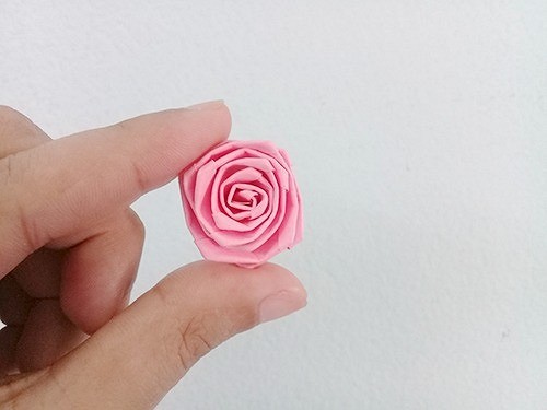 Миниатюрная роза из бумаги своими руками. Понятный фото урок ✅
