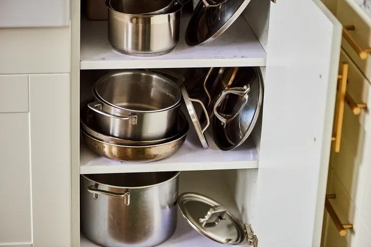 Как хранить крышки от кастрюль и сковородок: 12 отличных идей .