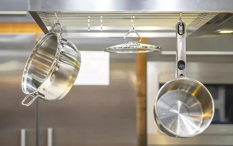 Как хранить крышки от кастрюль и сковородок: 12 отличных идей
