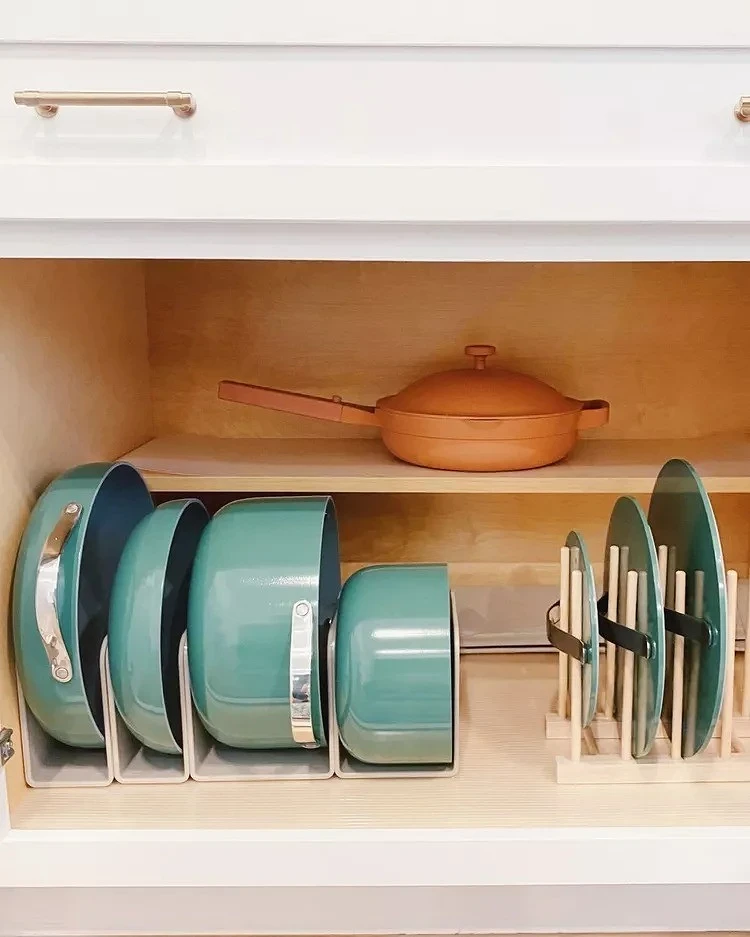 Как хранить крышки от кастрюль и сковородок: 12 отличных идей