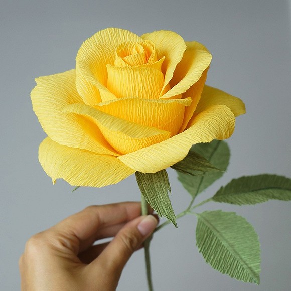 1. Простая роза из лент