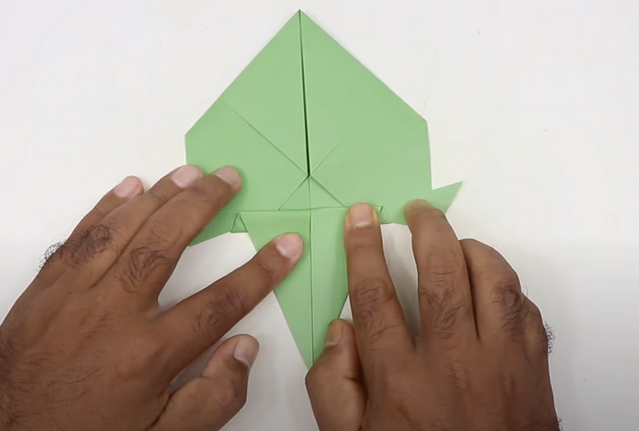 1. Птица из бумаги своими руками: пошаговая инструкция в технике оригами с фото